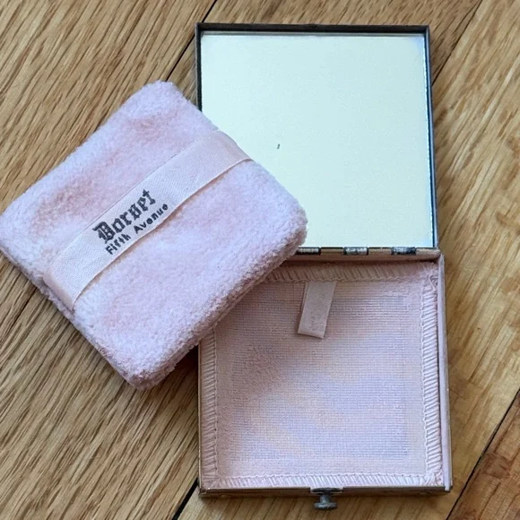 2 Vintage Compacts Elizabeth Arden (Octagon) and Dorset Fifth Avenue (Square) - Picture 11 of 12